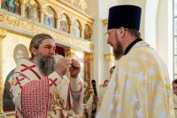10-Архиепископ Амфилохий сослужил митрополиту Екатеринбургскому и Верхотурскому Евгению, главе Екатеринбургской митрополии