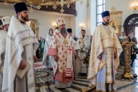 14-Архиепископ Амфилохий сослужил митрополиту Екатеринбургскому и Верхотурскому Евгению, главе Екатеринбургской митрополии