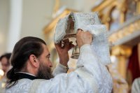 15-Архиепископ Амфилохий сослужил митрополиту Екатеринбургскому и Верхотурскому Евгению, главе Екатеринбургской митрополии