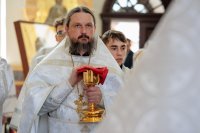 20-Архиепископ Амфилохий сослужил митрополиту Екатеринбургскому и Верхотурскому Евгению, главе Екатеринбургской митрополии