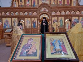 Архиепископ Амфилохий возглавил служение Божественной Литургии в главном храме епархии