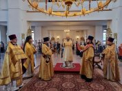 2-Архиепископ Амфилохий возглавил служение Божественной Литургии в главном храме епархии