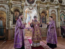 Архиепископ Амфилохий совершил Божественную Литургию в кафедральном соборе в честь Воскресения Христова города Семипалатинска
