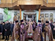2-Архиепископ Амфилохий совершил Божественную Литургию в кафедральном соборе в честь Воскресения Христова города Семипалатинска