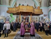 8-Архиепископ Амфилохий совершил Божественную Литургию в кафедральном соборе в честь Воскресения Христова города Семипалатинска