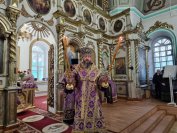 12-Архиепископ Амфилохий совершил Божественную Литургию святителя Василия Великого в соборе в честь Воскресения Христова города Семипалатинска