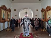 6-Архиепископ Амфилохий совершил Божественную Литургию Преждеосвященных Даров в Троицком крепостном соборе