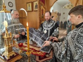В день памяти благоверного князя Даниила Московского в Троицком крепостном соборе была совершена Божественная Литургия Преждеосвященных Даров