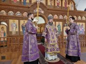 40-Архиепископ Амфилохий совершил Божественную Литургию и панихиду в Андреевском кафедральном соборе