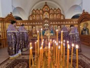 41-Архиепископ Амфилохий совершил Божественную Литургию и панихиду в Андреевском кафедральном соборе