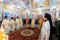 9-В мясопустную родительскую субботу архиепископ Усть-Каменогорский и Семипалатинский Амфилохий сослужил митрополиту Александру за Божественной Литургией в Петропавловском храме Алматы.