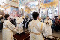 12-В мясопустную родительскую субботу архиепископ Усть-Каменогорский и Семипалатинский Амфилохий сослужил митрополиту Александру за Божественной Литургией в Петропавловском храме Алматы.