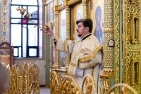 16-В мясопустную родительскую субботу архиепископ Усть-Каменогорский и Семипалатинский Амфилохий сослужил митрополиту Александру за Божественной Литургией в Петропавловском храме Алматы.