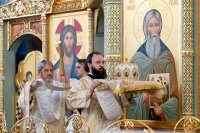 18-В мясопустную родительскую субботу архиепископ Усть-Каменогорский и Семипалатинский Амфилохий сослужил митрополиту Александру за Божественной Литургией в Петропавловском храме Алматы.