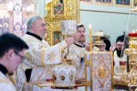 20-В мясопустную родительскую субботу архиепископ Усть-Каменогорский и Семипалатинский Амфилохий сослужил митрополиту Александру за Божественной Литургией в Петропавловском храме Алматы.