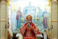 24-В мясопустную родительскую субботу архиепископ Усть-Каменогорский и Семипалатинский Амфилохий сослужил митрополиту Александру за Божественной Литургией в Петропавловском храме Алматы.