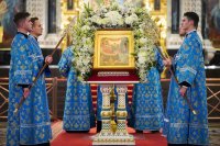 2-В канун праздника Рождества Пресвятой Богородицы архиепископ Амфилохий сослужил Святейшему Патриарху Кириллу за всенощным бдением в храме Христа Спасителя