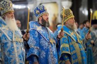 4-В канун праздника Рождества Пресвятой Богородицы архиепископ Амфилохий сослужил Святейшему Патриарху Кириллу за всенощным бдением в храме Христа Спасителя