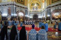 5-В канун праздника Рождества Пресвятой Богородицы архиепископ Амфилохий сослужил Святейшему Патриарху Кириллу за всенощным бдением в храме Христа Спасителя