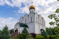 3-Перенесение мощей святителя Николая Чудотворца из Мир Ликийских в город Бари. Управляющий Усть-Каменогорской и Семипалатинской епархией сослужил митрополиту Александру в Гаврииловском храме города Талдыкоргана