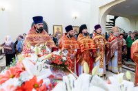 6-Перенесение мощей святителя Николая Чудотворца из Мир Ликийских в город Бари. Управляющий Усть-Каменогорской и Семипалатинской епархией сослужил митрополиту Александру в Гаврииловском храме города Талдыкоргана