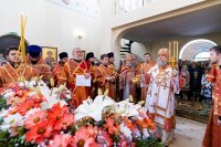 8-Перенесение мощей святителя Николая Чудотворца из Мир Ликийских в город Бари. Управляющий Усть-Каменогорской и Семипалатинской епархией сослужил митрополиту Александру в Гаврииловском храме города Талдыкоргана