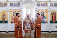 13-Перенесение мощей святителя Николая Чудотворца из Мир Ликийских в город Бари. Управляющий Усть-Каменогорской и Семипалатинской епархией сослужил митрополиту Александру в Гаврииловском храме города Талдыкоргана