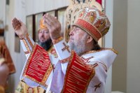 21-Перенесение мощей святителя Николая Чудотворца из Мир Ликийских в город Бари. Управляющий Усть-Каменогорской и Семипалатинской епархией сослужил митрополиту Александру в Гаврииловском храме города Талдыкоргана