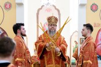 25-Перенесение мощей святителя Николая Чудотворца из Мир Ликийских в город Бари. Управляющий Усть-Каменогорской и Семипалатинской епархией сослужил митрополиту Александру в Гаврииловском храме города Талдыкоргана