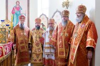 32-Перенесение мощей святителя Николая Чудотворца из Мир Ликийских в город Бари. Управляющий Усть-Каменогорской и Семипалатинской епархией сослужил митрополиту Александру в Гаврииловском храме города Талдыкоргана