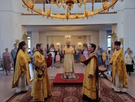 Архиепископ Амфилохий совершил Божественную Литургию в Неделю 7-ю по Пятидесятнице