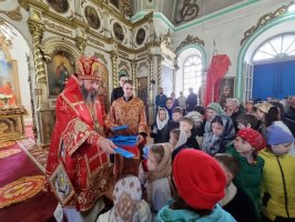 Архиепископ Амфилохий совершил Божественную Литургию в Воскресенском кафедральном соборе города Семипалатинска