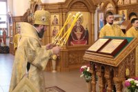 12-В Неделю пред Воздвижением Креста Господня архиепископ Амфилохий совершил Божественную Литургию в Андреевском кафедральном соборе