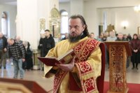 17-В Неделю пред Воздвижением Креста Господня архиепископ Амфилохий совершил Божественную Литургию в Андреевском кафедральном соборе