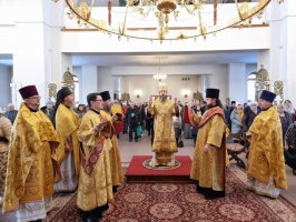 Неделя сыропустная, воспоминание Адамова изгнания. Божественная Литургия в Свято-Андреевском кафедральном соборе