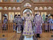 2-Архиепископ Амфилохий совершил Божественную Литургию в Неделю 4-ю Великого поста