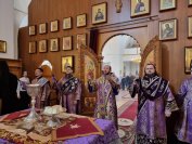 27-Архиепископ Амфилохий совершил Божественную Литургию в Неделю 4-ю Великого поста