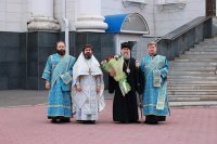 1-В день памяти священномученика Владимира Лепсинского архиепископ Амфилохий сослужил митрополиту Александру за Божественной Литургией в Успенском кафедральном соборе столицы Казахстана