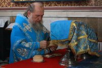 2-В день памяти священномученика Владимира Лепсинского архиепископ Амфилохий сослужил митрополиту Александру за Божественной Литургией в Успенском кафедральном соборе столицы Казахстана