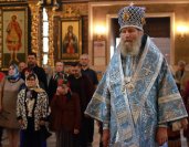 6-В день памяти священномученика Владимира Лепсинского архиепископ Амфилохий сослужил митрополиту Александру за Божественной Литургией в Успенском кафедральном соборе столицы Казахстана
