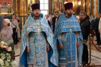 10-В день памяти священномученика Владимира Лепсинского архиепископ Амфилохий сослужил митрополиту Александру за Божественной Литургией в Успенском кафедральном соборе столицы Казахстана
