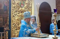 11-В день памяти священномученика Владимира Лепсинского архиепископ Амфилохий сослужил митрополиту Александру за Божественной Литургией в Успенском кафедральном соборе столицы Казахстана