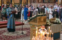 13-В день памяти священномученика Владимира Лепсинского архиепископ Амфилохий сослужил митрополиту Александру за Божественной Литургией в Успенском кафедральном соборе столицы Казахстана