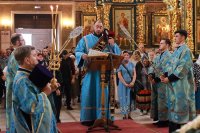 16-В день памяти священномученика Владимира Лепсинского архиепископ Амфилохий сослужил митрополиту Александру за Божественной Литургией в Успенском кафедральном соборе столицы Казахстана