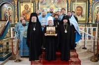 27-В день памяти священномученика Владимира Лепсинского архиепископ Амфилохий сослужил митрополиту Александру за Божественной Литургией в Успенском кафедральном соборе столицы Казахстана