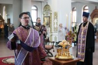 9-Архиепископ Амфилохий совершил Чин воздвижения Креста Господня в Андреевском кафедральном соборе 