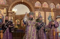 13-Архиепископ Амфилохий совершил Чин воздвижения Креста Господня в Андреевском кафедральном соборе 
