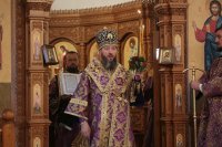 16-Архиепископ Амфилохий совершил Чин воздвижения Креста Господня в Андреевском кафедральном соборе 