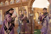 20-Архиепископ Амфилохий совершил Чин воздвижения Креста Господня в Андреевском кафедральном соборе 