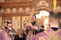 21-Архиепископ Амфилохий совершил Чин воздвижения Креста Господня в Андреевском кафедральном соборе 